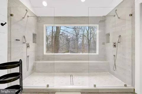 Bath - 24154 Corktree Ln, Aldie, VA 20105 photo 4 of 8