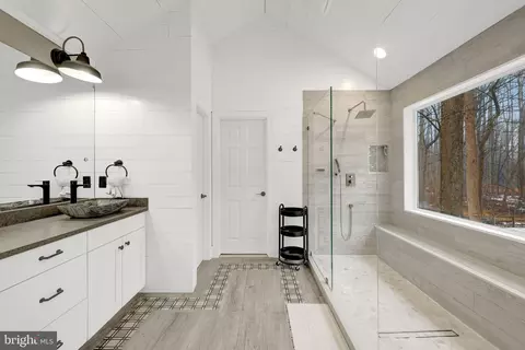 Bath - 24154 Corktree Ln, Aldie, VA 20105 photo 2 of 8