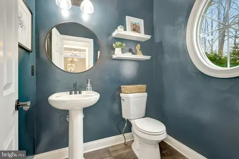 Bath - 24154 Corktree Ln, Aldie, VA 20105 photo 1 of 8