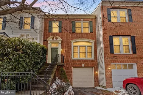 43003 Golf View Dr, Chantilly, VA 20152