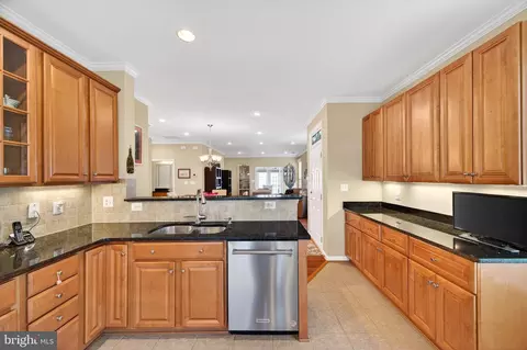 Kitchen - 44345 Sunset Maple Dr, Ashburn, VA 20147 photo 4 of 5