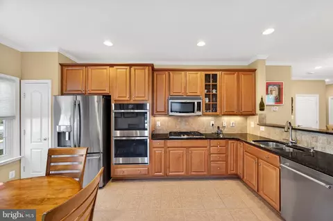 Kitchen - 44345 Sunset Maple Dr, Ashburn, VA 20147 photo 2 of 5