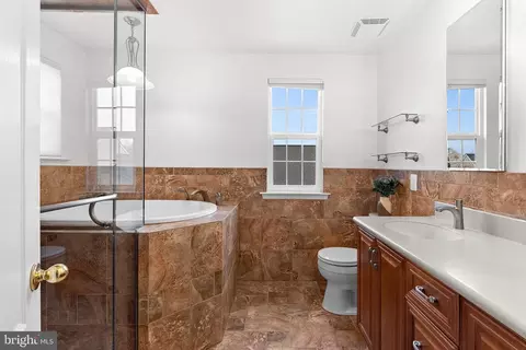 Bath - 20525 Lansing Ter, Ashburn, VA 20147 photo 2 of 4
