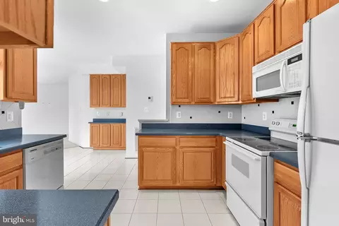 Kitchen - 20525 Lansing Ter, Ashburn, VA 20147 photo 3 of 5