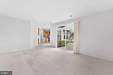 Living - 20525 Lansing Ter, Ashburn, VA 20147 photo 7 of 8