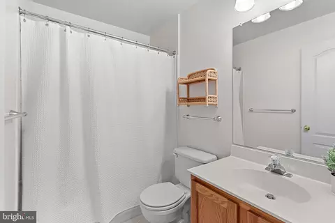 Bath - 20525 Lansing Ter, Ashburn, VA 20147 photo 4 of 4