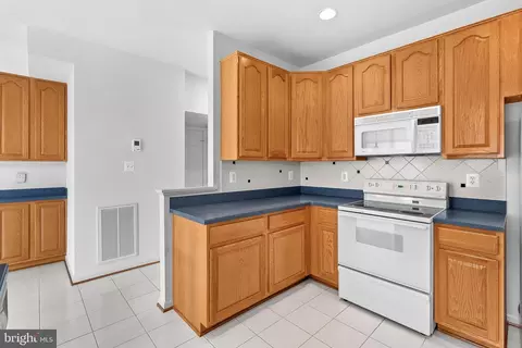 Kitchen - 20525 Lansing Ter, Ashburn, VA 20147 photo 5 of 5