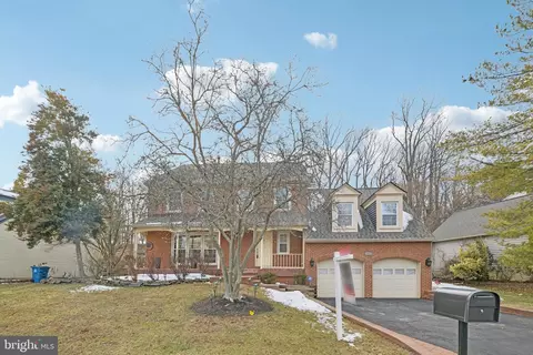 111 Connemara Dr, Sterling, VA 20164