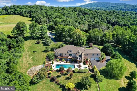 12060 Catoctin Farm Ln, Lovettsville, VA 20180