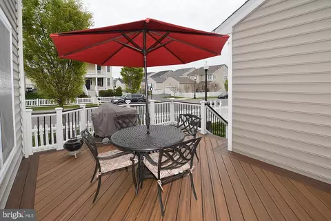 25237 Easterwood Ln, Chantilly, VA 20152 photo 2