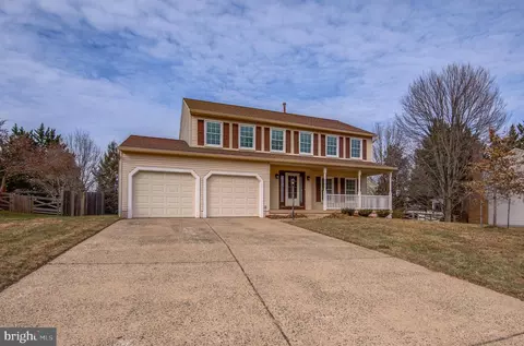 204 Elizabeth Ct, Sterling, VA 20164