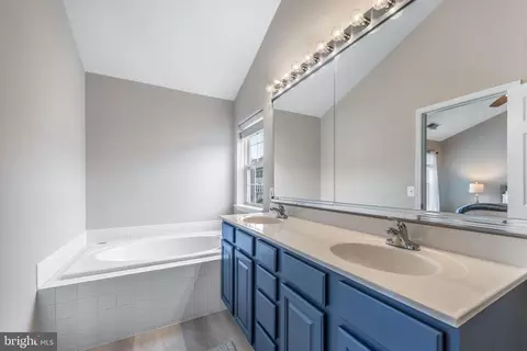 20627 Glenmere Sq, Sterling, VA 20165 photo 6