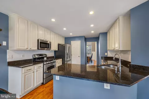 20627 Glenmere Sq, Sterling, VA 20165 photo 17