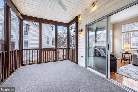 20627 Glenmere Sq, Sterling, VA 20165 photo 9
