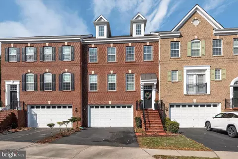 20209 Center Brook Sq, Sterling, VA 20165