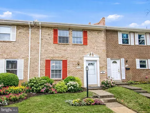 117 W Concord Ct W, Sterling, VA 20164