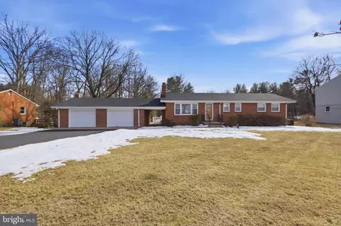 212 Masons Ln SE, Leesburg, VA 20175