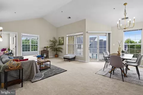 25340 Lake Mist #304, Chantilly, VA 20152