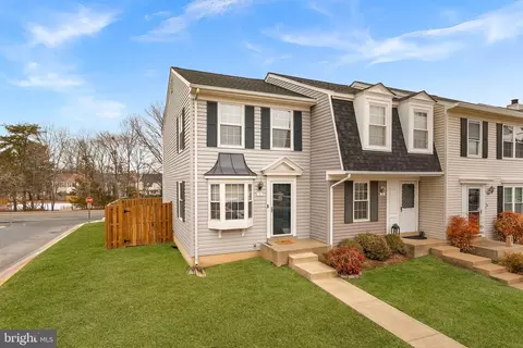 1 Marian Ct, Sterling, VA 20165