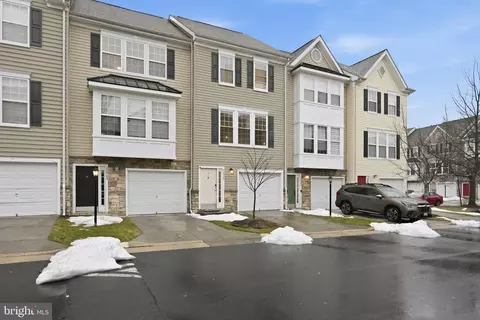 22987 Fontwell Sq, Sterling, VA 20166