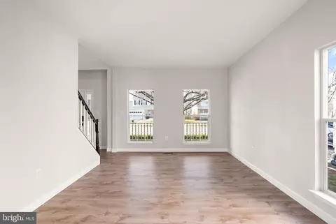 Living - 20504 Deerwatch Pl, Ashburn, VA 20147 photo 4 of 12