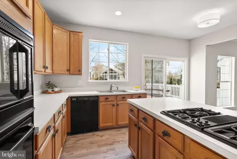 Kitchen - 20504 Deerwatch Pl, Ashburn, VA 20147 photo 1 of 7