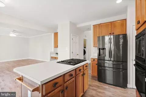 Kitchen - 20504 Deerwatch Pl, Ashburn, VA 20147 photo 2 of 7