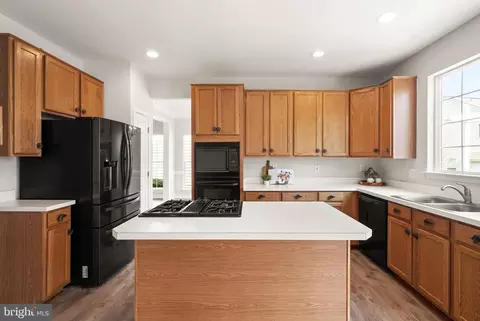 Kitchen - 20504 Deerwatch Pl, Ashburn, VA 20147 photo 4 of 7