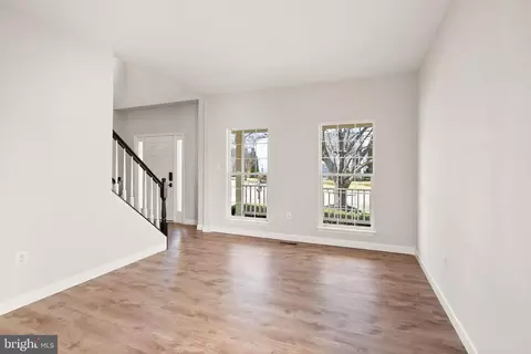 Living - 20504 Deerwatch Pl, Ashburn, VA 20147 photo 3 of 12