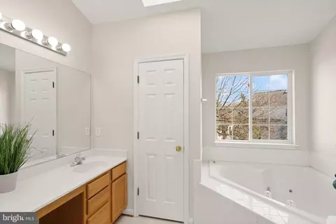 Bath - 20504 Deerwatch Pl, Ashburn, VA 20147 photo 1 of 3