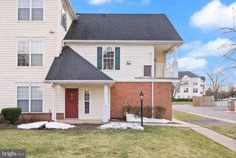 25240 Lake Shore Sq #200, Chantilly, VA 20152
