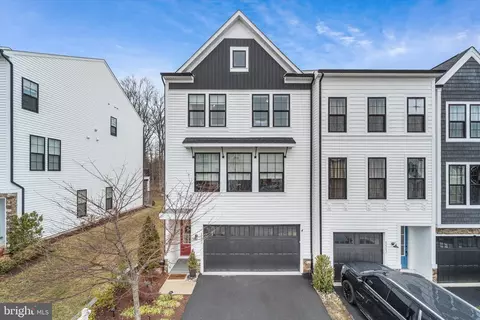 42240 Graves Mountain Ter, Chantilly, VA 20152