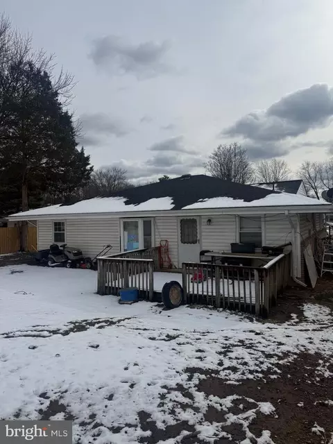 703 E Dickenson Ct, Sterling, VA 20164 photo 1
