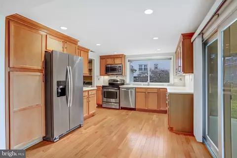 Kitchen - 9 Wrightwood Pl, Sterling, VA 20164 photo 1 of 2