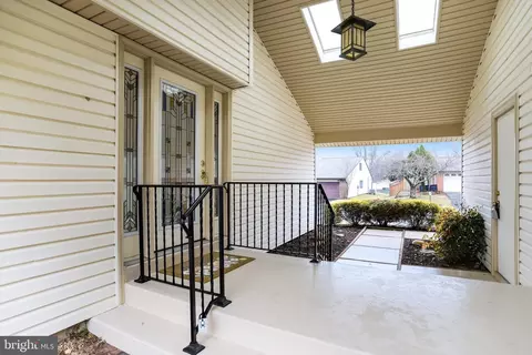 Exterior - 9 Wrightwood Pl, Sterling, VA 20164 photo 2 of 6