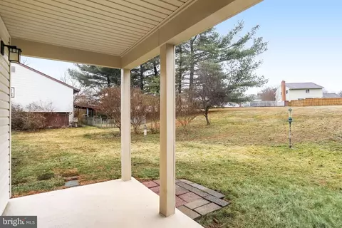 Exterior - 9 Wrightwood Pl, Sterling, VA 20164 photo 4 of 6