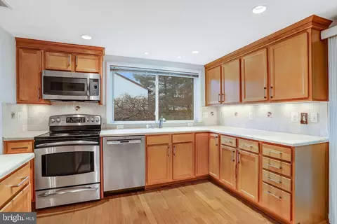 Kitchen - 9 Wrightwood Pl, Sterling, VA 20164 photo 2 of 2