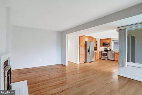 Living - 9 Wrightwood Pl, Sterling, VA 20164 photo 5 of 6