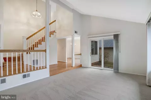 Living - 9 Wrightwood Pl, Sterling, VA 20164 photo 2 of 6