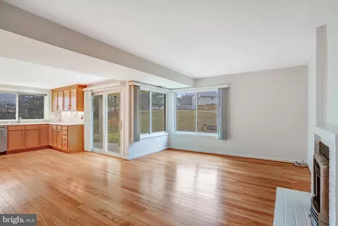Living - 9 Wrightwood Pl, Sterling, VA 20164 photo 6 of 6