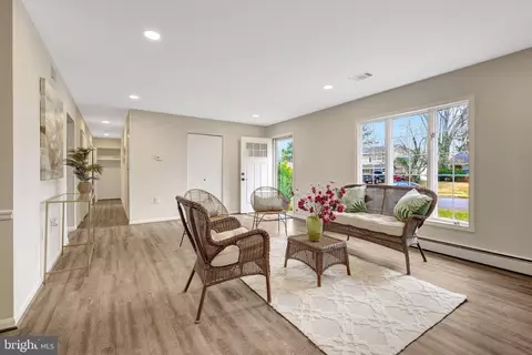 104 W Amhurst Pl, Sterling, VA 20164