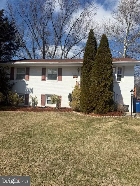 801 S Hoga St, Sterling, VA 20164