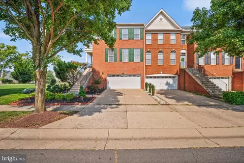 25488 Crossfield Dr, Chantilly, VA 20152
