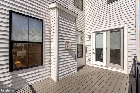Exterior - 21340 Rainier Ln, Broadlands, VA 20148 photo 6 of 7