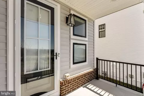 Exterior - 21340 Rainier Ln, Broadlands, VA 20148 photo 2 of 7