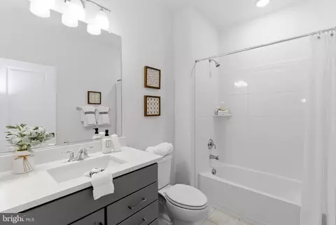 Bath - 21340 Rainier Ln, Broadlands, VA 20148 photo 1 of 2