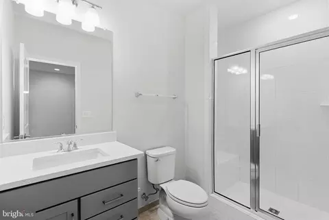 Bath - 21340 Rainier Ln, Broadlands, VA 20148 photo 2 of 2