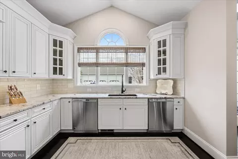 Kitchen - 20141 Black Diamond Pl, Ashburn, VA 20147 photo 5 of 6