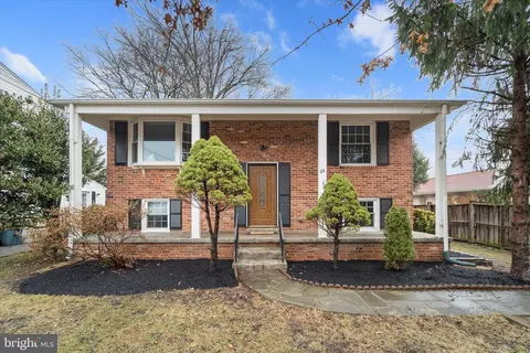 114 Prince St NE, Leesburg, VA 20176