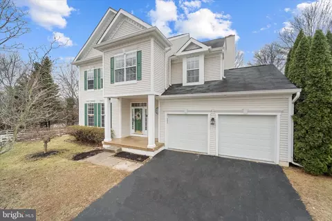 17551 Falls Pl, Round Hill, VA 20141
